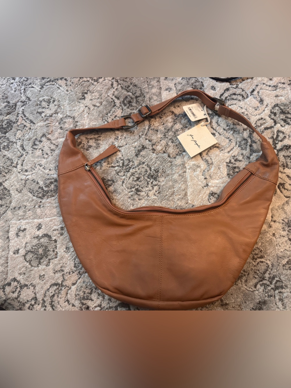 NWT FREE PEOPLE IDLE HANDS SLING BAG - Picture 3 of 7